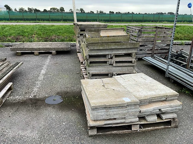 Betonnen platen en gootdelen - afbeelding 1 van  6