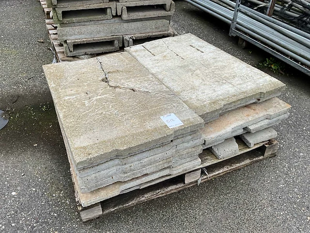 Betonnen platen en gootdelen - afbeelding 2 van  6