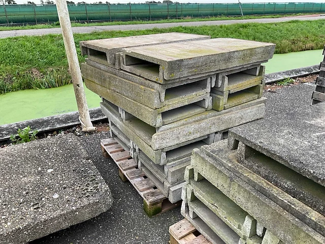 Betonnen platen en gootdelen - afbeelding 5 van  6
