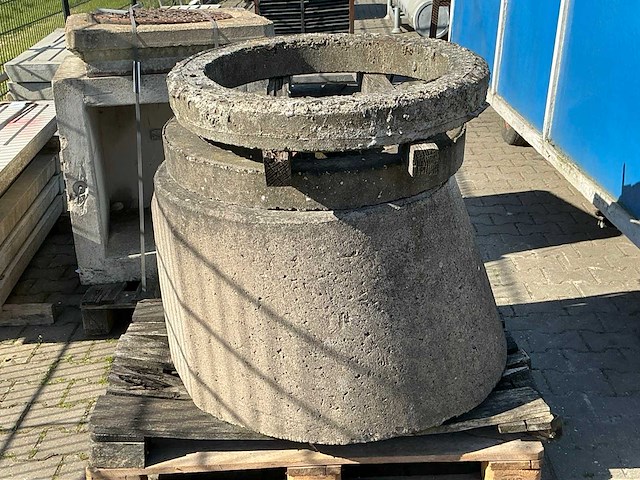 Betonnen put - afbeelding 1 van  2