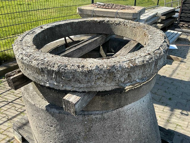 Betonnen put - afbeelding 2 van  2
