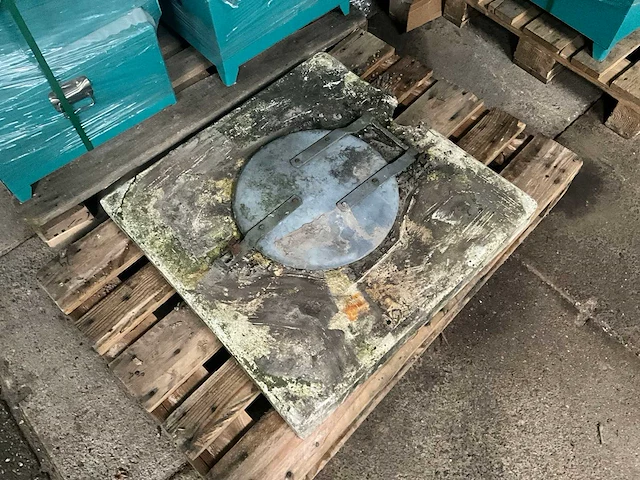 Betonnen putdeksel - afbeelding 1 van  4
