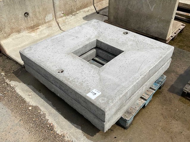 Betonnen putrand (2x) - afbeelding 1 van  1