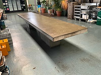 Betonnen restauranttafel - afbeelding 2 van  8