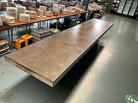 Betonnen restauranttafel - afbeelding 5 van  8