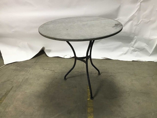 Betonnen ronde terrastafel - afbeelding 1 van  4