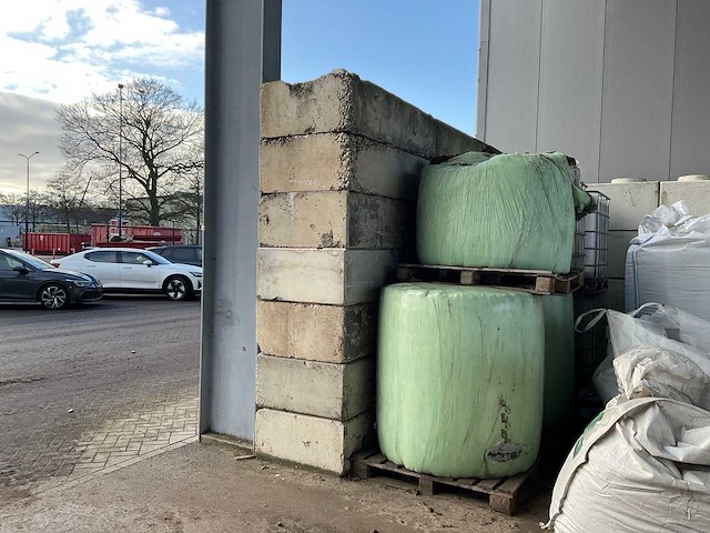 Betonnen stapelblok (18x) - afbeelding 2 van  3