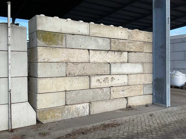 Betonnen stapelblok (18x) - afbeelding 1 van  3