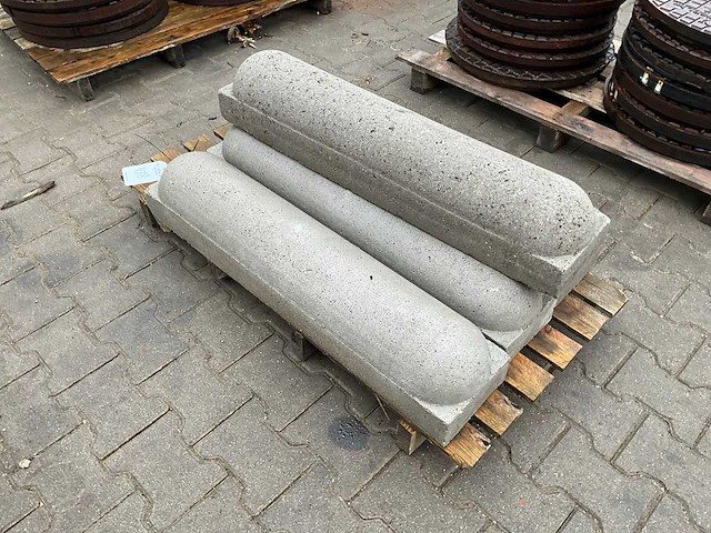 Betonnen stootband (4x) - afbeelding 1 van  2