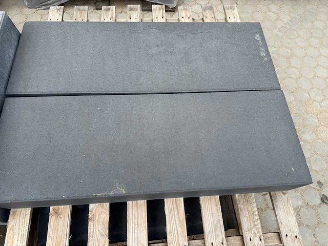 Betonnen traptreden (ca. 4 stuks) - afbeelding 1 van  2