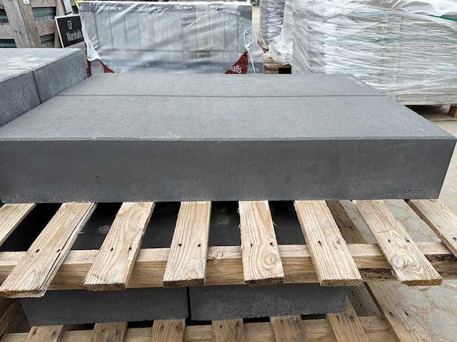 Betonnen traptreden (ca. 4 stuks) - afbeelding 2 van  2