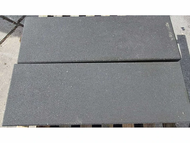 Betonnen traptreden (ca. 4 stuks) - afbeelding 1 van  2