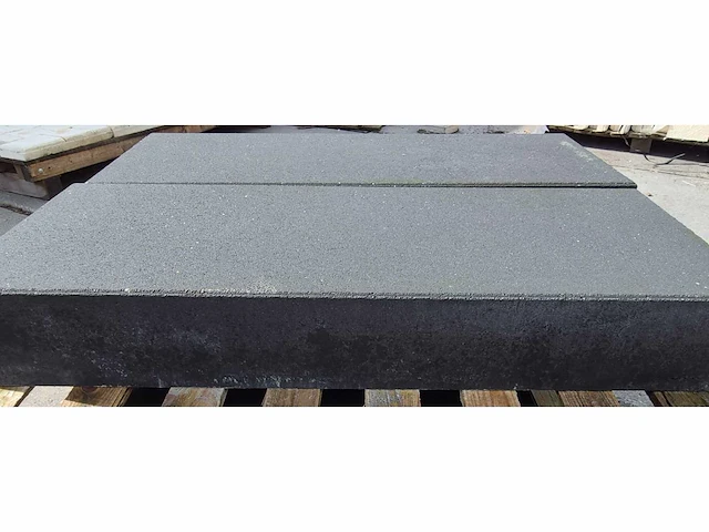 Betonnen traptreden (ca. 4 stuks) - afbeelding 2 van  2