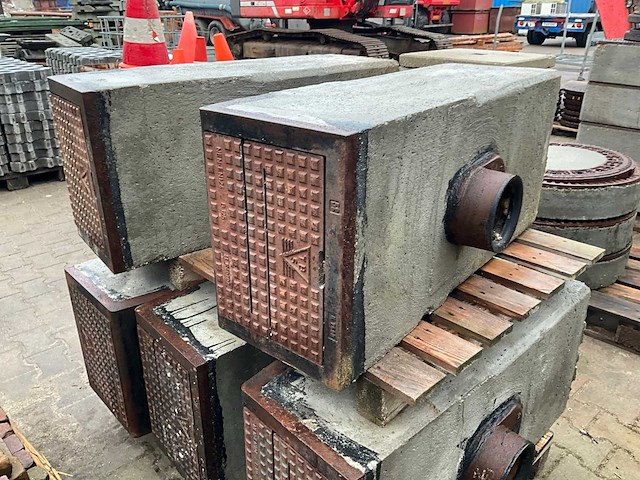 Betonnen troittoir kolk (5x) - afbeelding 3 van  4