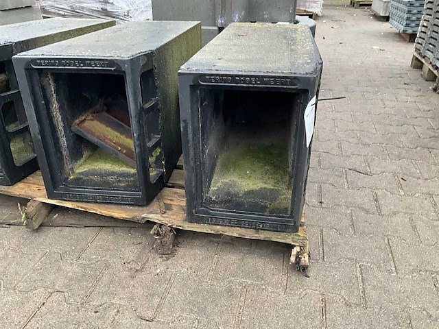 Betonnen trottoir kolk (3x) - afbeelding 2 van  4