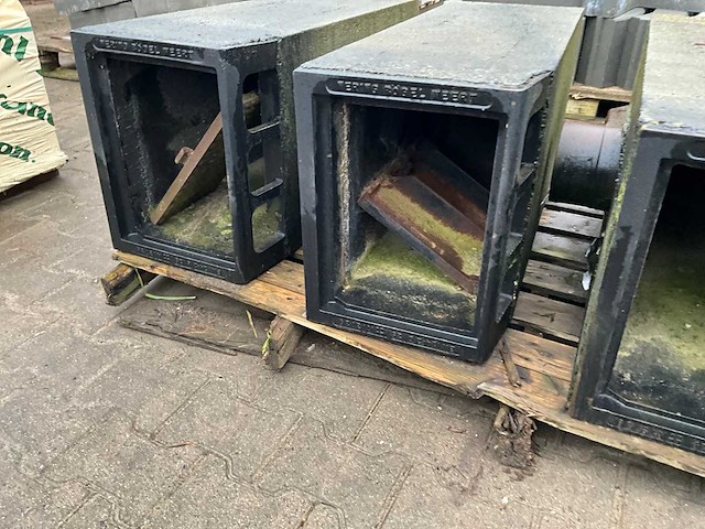 Betonnen trottoir kolk (3x) - afbeelding 3 van  4