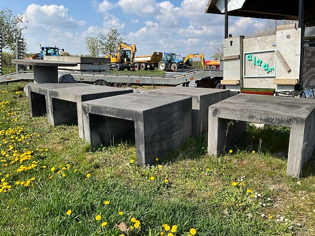 Betonnen tuinmeubelen - afbeelding 1 van  7