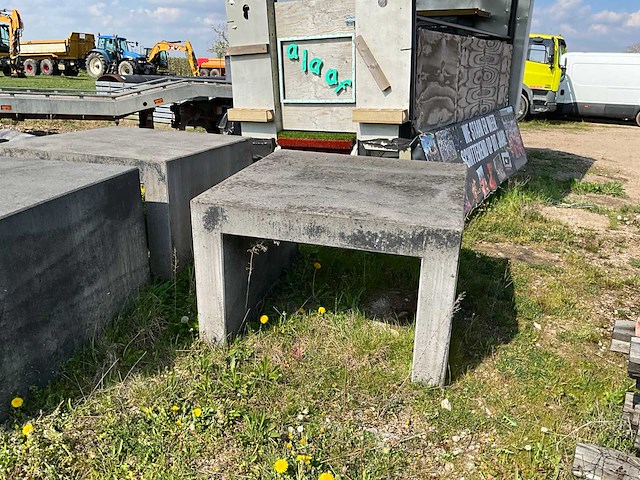 Betonnen tuinmeubelen - afbeelding 5 van  7