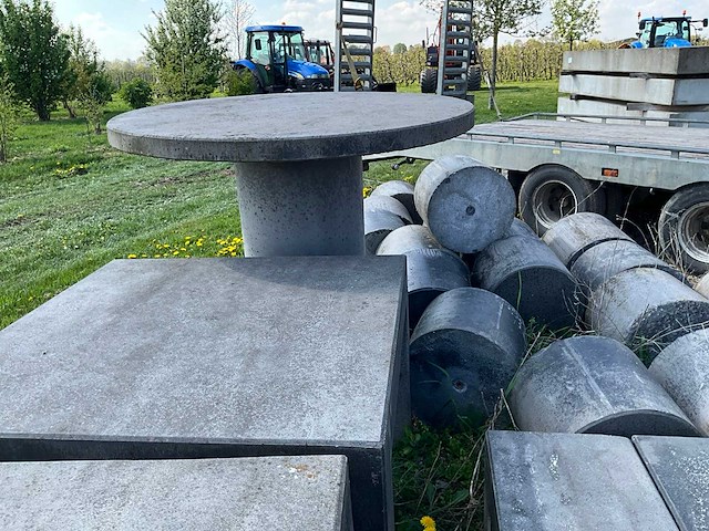 Betonnen tuinmeubelen - afbeelding 3 van  7