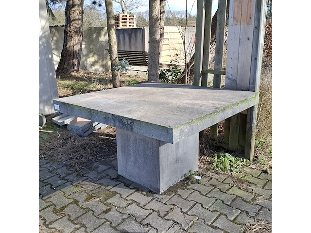 Betonnen tuintafel - afbeelding 1 van  5