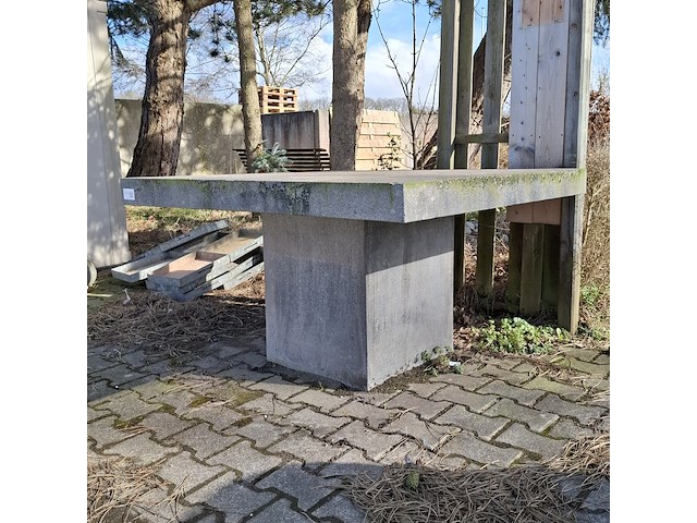 Betonnen tuintafel - afbeelding 2 van  5