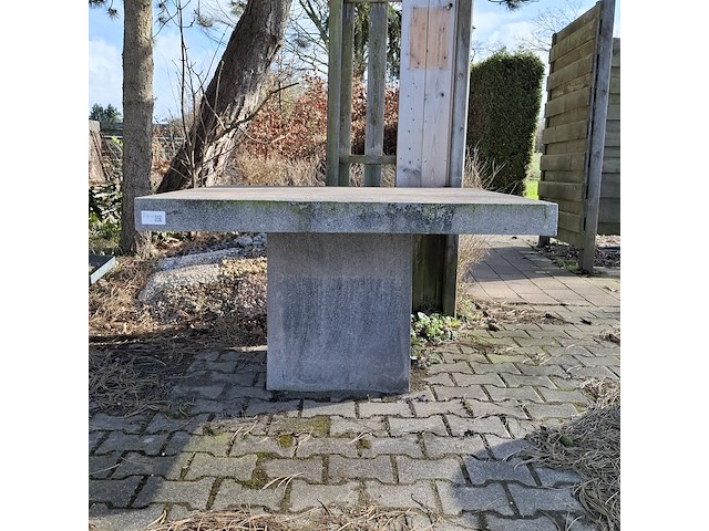 Betonnen tuintafel - afbeelding 3 van  5