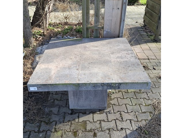 Betonnen tuintafel - afbeelding 4 van  5
