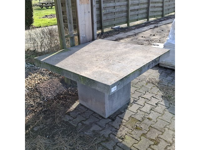 Betonnen tuintafel - afbeelding 5 van  5