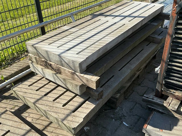 Betonnen vloerrooster - afbeelding 4 van  4