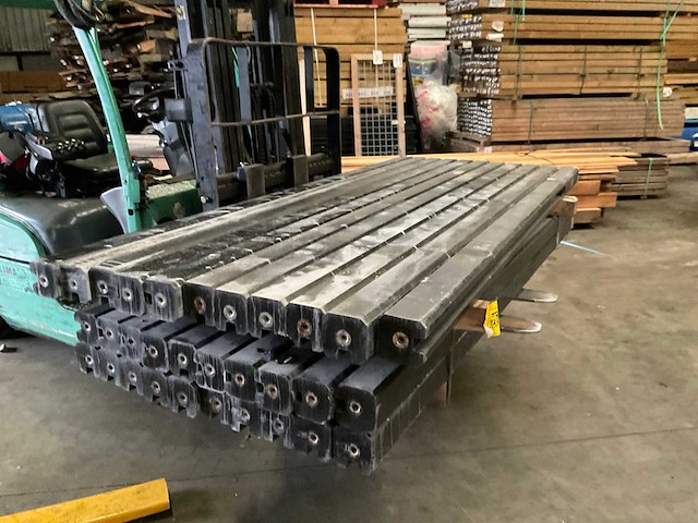 Betonpaal antraciet - 270x10x10 cm (10x) - afbeelding 6 van  8