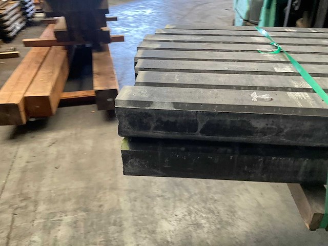 Betonpaal t.b.v. schutting - 270x11x11 cm (16x) - afbeelding 7 van  10