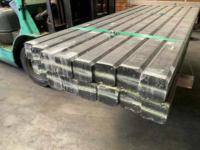 Betonpaal t.b.v. schutting - 270x11x11 cm (16x) - afbeelding 9 van  10