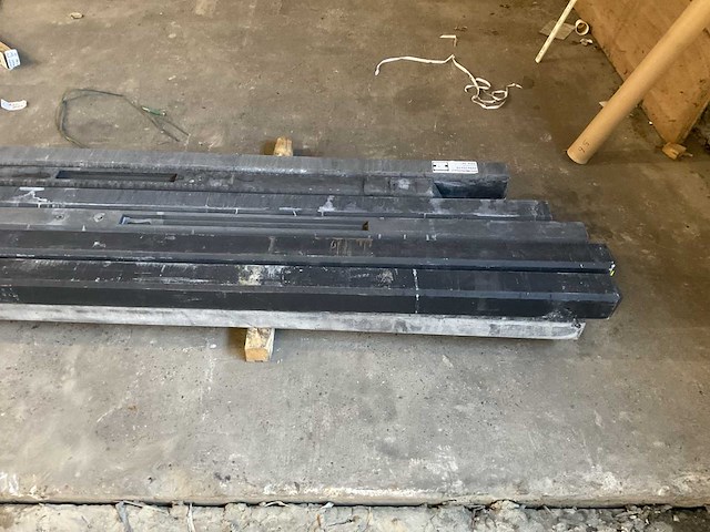 Betonpalen antraciet (12x) - afbeelding 2 van  6