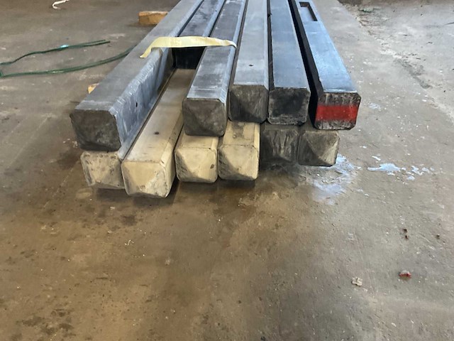 Betonpalen antraciet (12x) - afbeelding 4 van  6