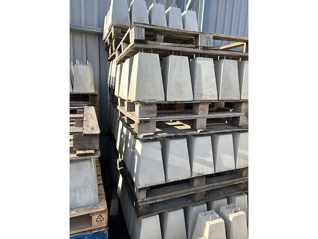 Betonpoer - grijs 25/25 x 15/15 x 35 cm h.o.h. 9cm m10 (220x) - afbeelding 7 van  8