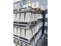 Betonpoer - grijs 25/25 x 15/15 x 35 cm h.o.h. 9cm m10 (220x) - afbeelding 8 van  8