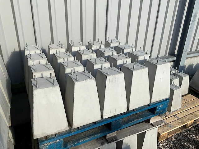 Betonpoer - grijs 25/25 x 15/15 x 35 cm h.o.h. 9cm m10 (4x) - afbeelding 3 van  4