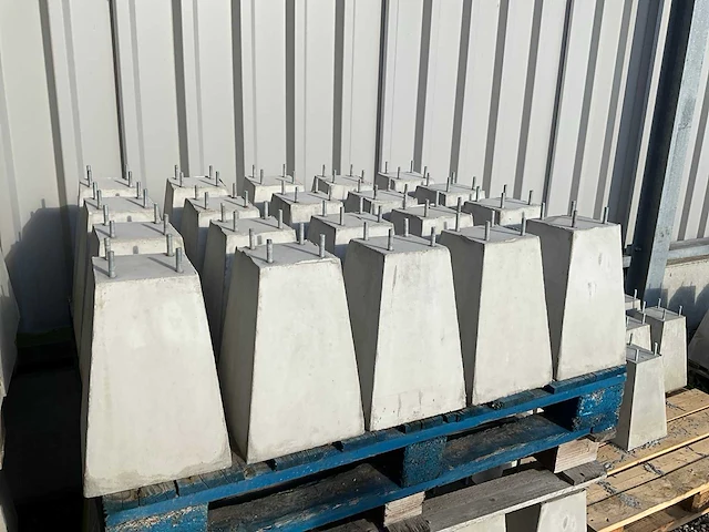 Betonpoer - grijs 25/25 x 15/15 x 35 cm h.o.h. 9cm m10 (80x) - afbeelding 2 van  4