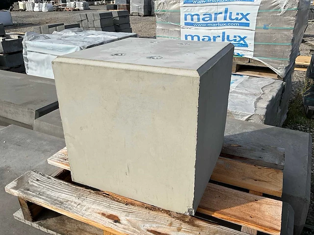 Betonpoer - grijs 40 x 40 x 40 cm h.o.h. 10 x 22 cm (1x) - afbeelding 1 van  6