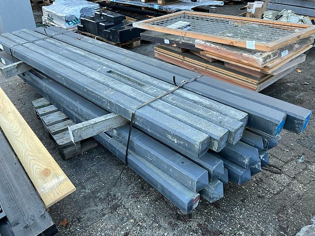 Betonschutting palen 10x10x280 cm (15x) - afbeelding 1 van  4