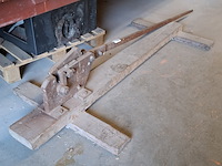 Beton/staal knipper op blok - afbeelding 1 van  4