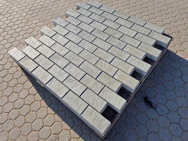 Betonstenen (ca. 195m²) - afbeelding 1 van  5