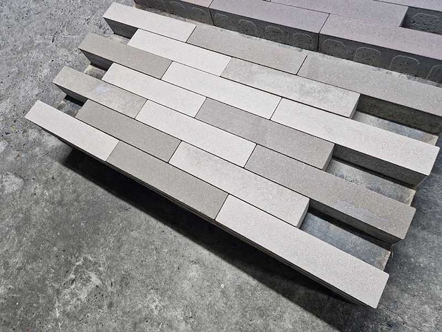 Betonstenen (ca. 42.8m²) - afbeelding 1 van  2