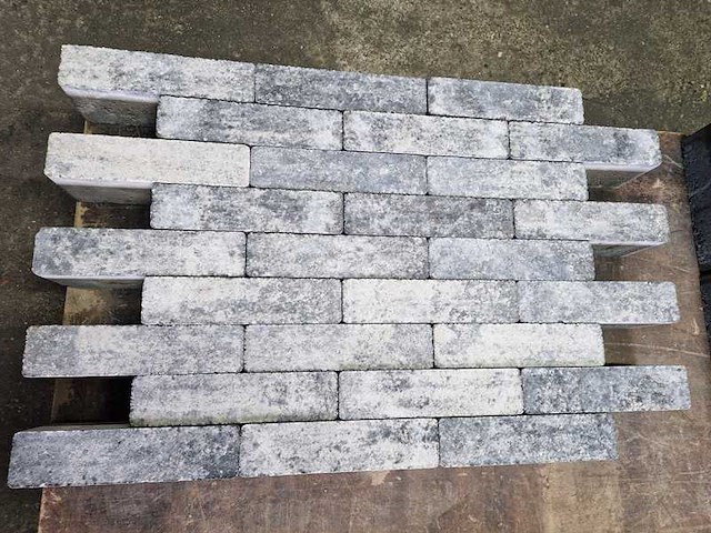 Betonstenen (ca. 43.2m²) - afbeelding 2 van  2