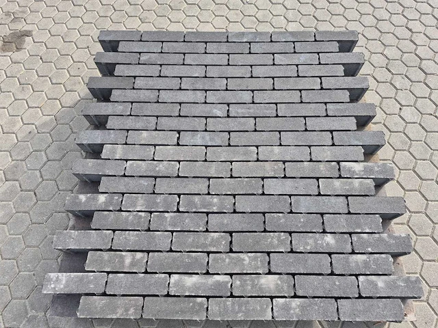 Betonstenen (ca. 43m²) - afbeelding 1 van  3