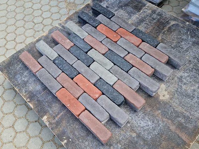 Betonstenen (ca. 44m²) - afbeelding 1 van  2