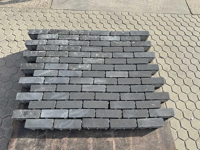 Betonstenen (ca. 45,3m²) - afbeelding 1 van  4