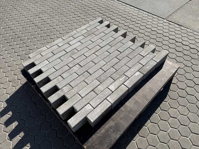 Betonstenen (ca. 46,62m²) - afbeelding 1 van  3