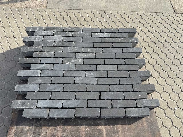 Betonstenen (ca. 57,6m²) - afbeelding 1 van  4