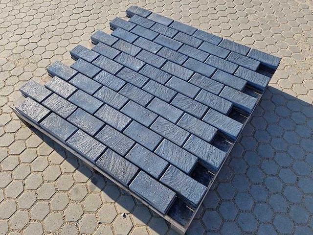Betonstenen (ca. 75m²) - afbeelding 1 van  2